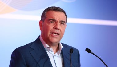 «Καμία συγκάλυψη» λέει ο Α.Τσίπρας για την Χίο – Επίθεση στον Θ.Πλεύρη