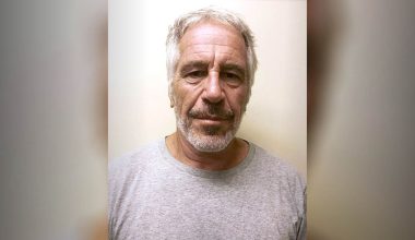 Φωτογραφίες ντοκουμέντο αμέσως μετά την αυτοκτονία του Τζέφρι Επστάιν – Η στιγμή που του κάνουν ΚΑΡΠΑ