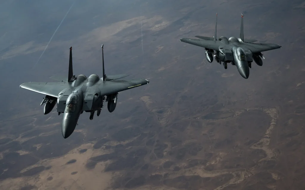 Οι ΗΠΑ βομβάρδισαν θέσεις του ISIS στη Συρία – Χτύπημα σε αποθήκη όπλων με 50 βόμβες