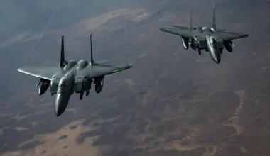 Οι ΗΠΑ βομβάρδισαν θέσεις του ISIS στη Συρία – Χτύπημα σε αποθήκη όπλων με 50 βόμβες