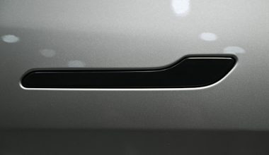 Η Κίνα απαγόρευσε τις κρυφές χειρολαβές στις πόρτες των ηλεκτρικών αυτοκινήτων