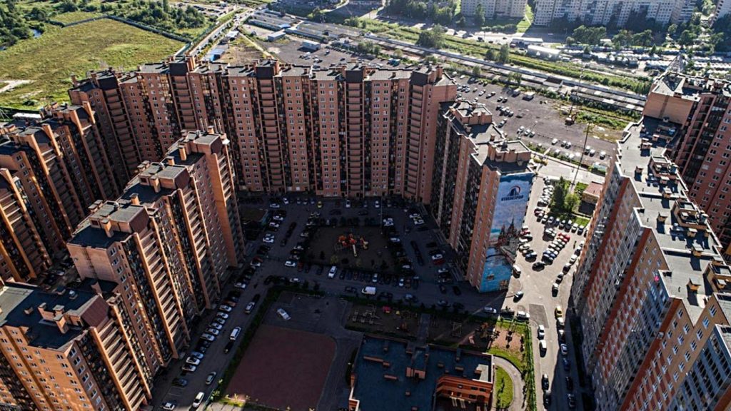 Novy Okkervil: Το τεράστιο οικοδομικό συγκρότημα στην Αγία Πετρούπολη που έχει 20.000 κατοίκους!