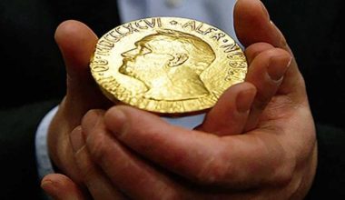 Η επιτροπή Νόμπελ Ειρήνης αναφέρεται στα έγγραφα του Τ.Επστάιν – Ζήτησε εξηγήσεις από πρώην πρόεδρο