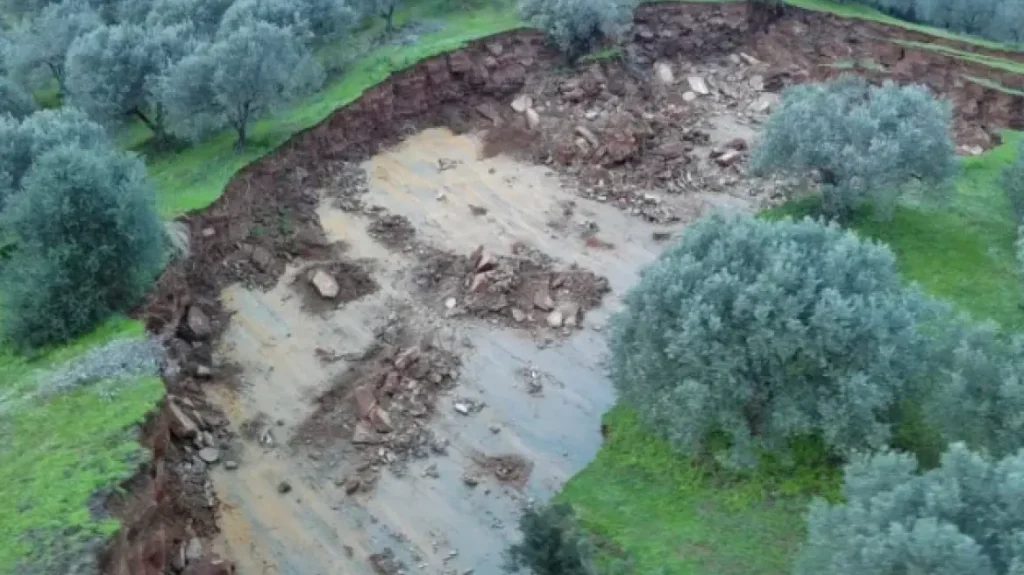 Νέες εικόνες από την κατολίσθηση στην Ιόνια Οδό