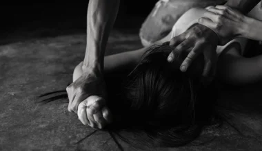 Φυλάκιση 3 χρόνων με αναστολή σε 23χρονο που βίασε τη σύντροφό του σε πάρτι στον Βόλο