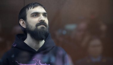 Ρωσία: Κωμικός έκανε χλεύαζε ανάπηρο πολέμου και τον Χριστό σε παράσταση – Καταδίκη 6 χρόνια σε φυλακή