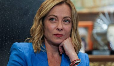 Νέο νομοσχέδιο ασφαλείας από την Τ.Μελόνι: «Προληπτική προσαγωγή» σε διαδηλωτές που είχαν συλληφθεί με όπλα