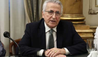 «Δεν έχω να κρύψω τίποτα»: Οι πρώτες δηλώσεις του προέδρου της ΓΣΕΕ μετά τη δέσμευση των λογαριασμών του