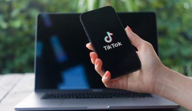 Η κυβέρνηση της Αλβανίας ήρε την προσωρινή απαγόρευση του TikTok μετά από 11 μήνες