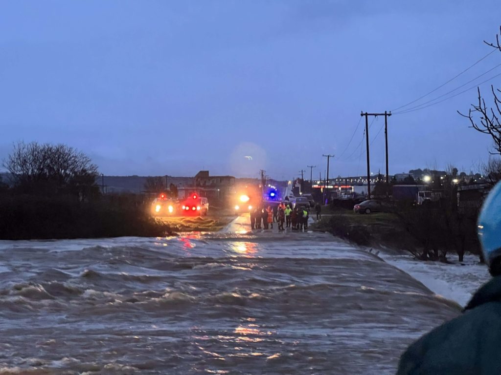 Κομοτηνή: Οδηγός πέρασε από αποκλεισμένη ιρλανδική διάβαση και παρασύρθηκε από το ποτάμι (βίντεο)