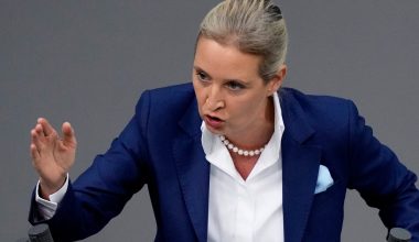 Άλις Βάιντελ: «Θα πραγματοποιήσω τις μεγαλύτερες απελάσεις στην ιστορία της Γερμανίας»