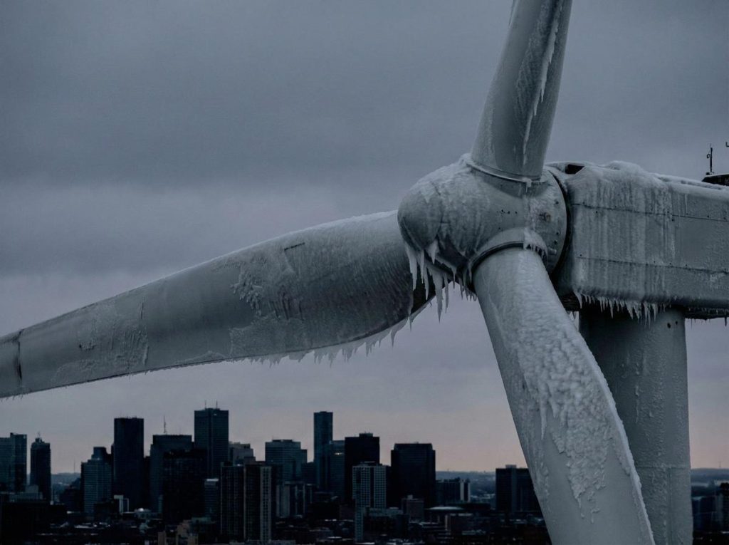 Κατέρρευσε η παραγωγή των ΑΠΕ στη Φινλανδία: Πάγωσαν οι ανεμογεννήτριες!