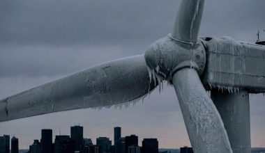 Κατέρρευσε η παραγωγή των ΑΠΕ στη Φινλανδία: Πάγωσαν οι ανεμογεννήτριες!