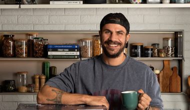 Ατύχημα για τον Α.Πετρετζίκη κατά τη διάρκεια γυρίσματος της εκπομπής του: Έπεσε από άλογο! – Δείτε βίντεο