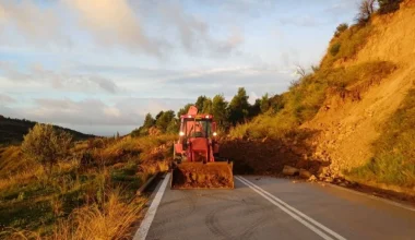 Μεγάλη κατολίσθηση στην Hλεία λόγω της κακοκαιρίας: Κλειστός ο δρόμος Λάλα – Ολυμπίας
