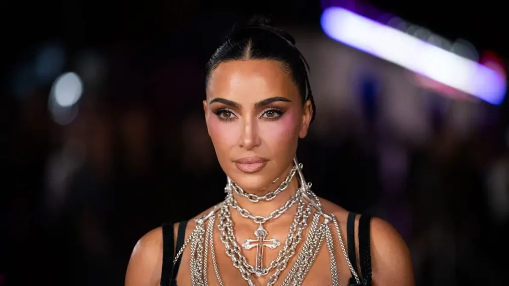 Η αποκαλυπτική φωτογράφιση της Κ.Καρντάσιαν για το εξώφυλλο περιοδικού (φωτο)