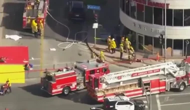 Λος Άντζελες: Όχημα εξετράπη της πορείας του και «εισέβαλε» σε σούπερ μάρκετ – Τουλάχιστον τρεις νεκροί (βίντεο)