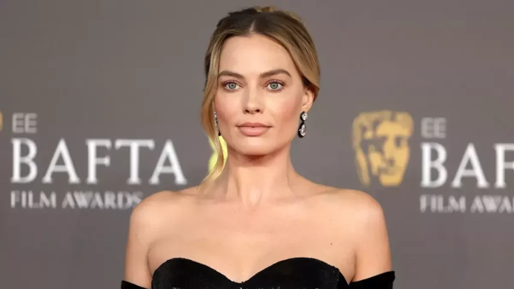 Μ.Ρόμπι: «Μαγνήτισε» τα βλέμματα στην πρεμιέρα της ταινίας της στο Λονδίνο – Δείτε φωτογραφίες