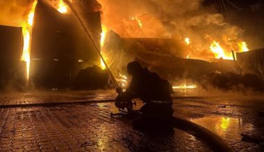Οι ουκρανικές δυνάμεις κτύπησαν ρωσικές ενεργειακές υποδομές στην πόλη Μπέλγκοροντ (βίντεο)