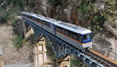 Ακυρώνονται σήμερα δρομολόγια του Οδοντωτού λόγω πτώσης δέντρων στη γραμμή