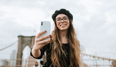 Νέα έρευνα: Τι σημαίνει για το χαρακτήρα σας αν βγάζετε πολλές selfies;