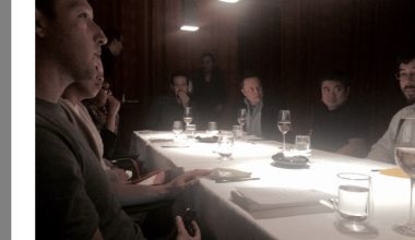 Φωτογραφία από δείπνο με προσωπικότητες της τεχνολογίας που συμμετείχε και ο Τζ.Επστάιν