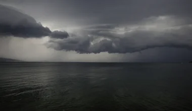 Καιρός: Bροχερός αύριο σε όλη τη χώρα – Μικρή πτώση της θερμοκρασίας