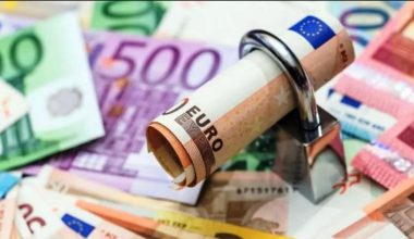 Δύο εκατ. φορολογούμενοι κινδυνεύουν με αυτόματες κατασχέσεις στους τραπεζικούς τους λογαριασμούς από την εφορία