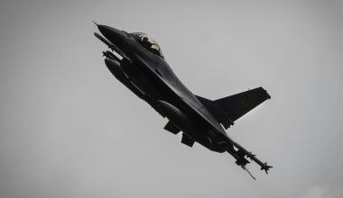 Βίντεο: Ουκρανικό F-16 καταρρίπτει ρωσικό drone Geran-2