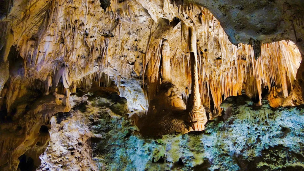 Νέο Μεξικό: Οι ανακαλύψεις σε σπήλαιο που δείχνουν σύνδεση με εξωγήινη ζωή – Φως για ενέργεια