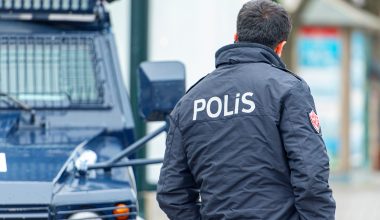 Βίντεο: Νεκρός αστυνομικός στην Τουρκία από εγκεφαλική αιμορραγία μετά από ξυλοδαρμό σε συνεργείο