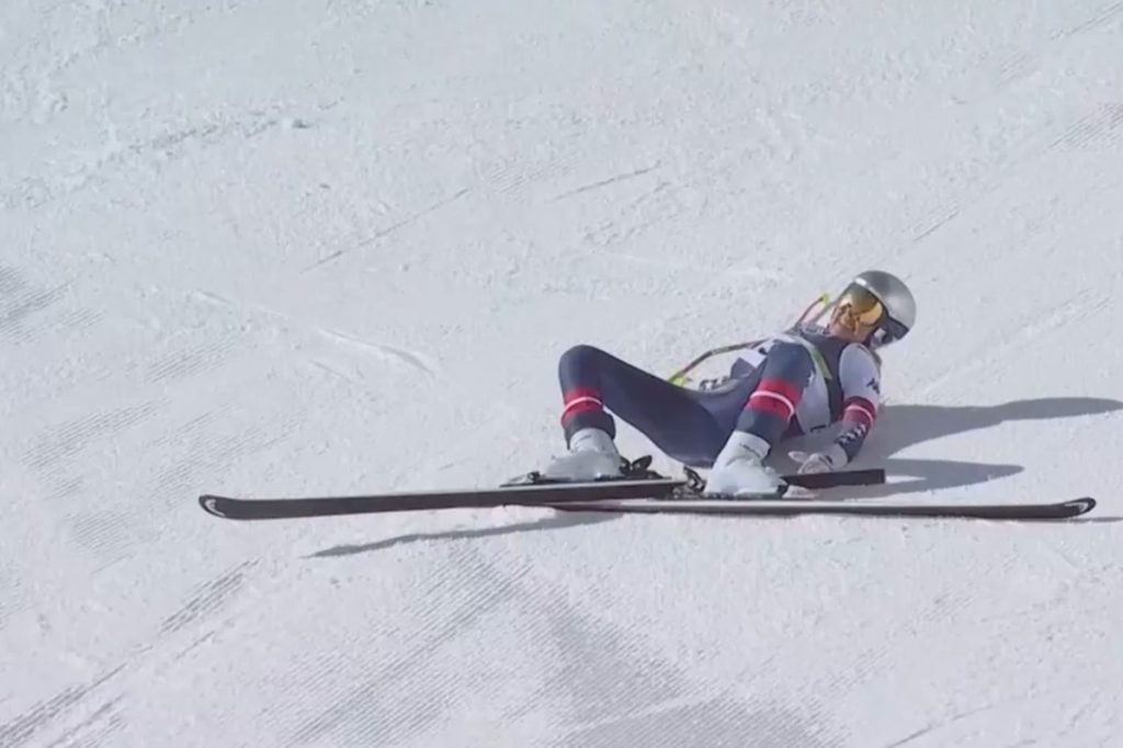 Σοκαριστικοί τραυματισμοί αθλητών του σκι στους Ολυμπιακούς Αγώνες – Επιστρατεύτηκε και ελικόπτερο (βίντεο)