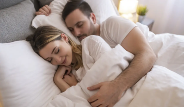 Δείτε πώς ο ροζ θόρυβος μπορεί να επηρεάσει τον ύπνο REM – Τι έδειξε νέα έρευνα