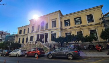 Λαμία: Παιδί 9,5 ετών με αυτισμό εγκαταλείφθηκε από τη μητέρα του στα δικαστήρια!