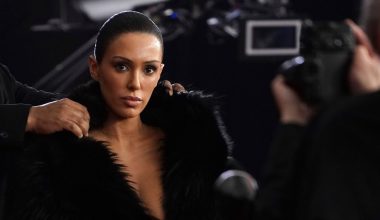 Μ.Σενσόρι: Πόζαρε ολόγυμνη πάνω σε άλογο και «τρέλανε» τους θαυμαστές της – Δείτε φωτογραφίες