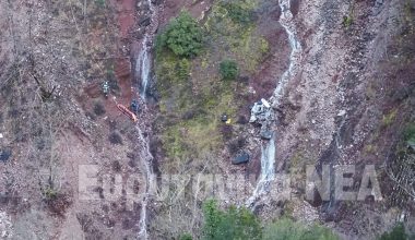 Καρπενήσι: Ακέφαλη και χωρίς ρούχα η σορός που βρέθηκε μέσα στο ΙΧ που έπεσε σε γκρεμό 300 μέτρων (βίντεο)