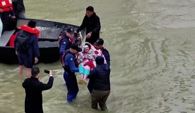 Σφοδρές πλημμύρες πλήττουν το βόρειο Μαρόκο: Περισσότεροι από 150.000 άνθρωποι εκκένωσαν τα σπίτια τους (βίντεο)