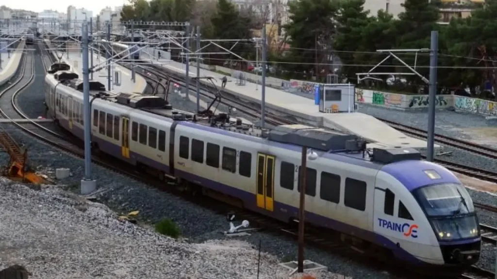 Ασπρόπυργος: Διακοπή κυκλοφορίας των τρένων στη γραμμή Κιάτο – Πειραιάς – Κιάτο λόγω πυρκαγιάς