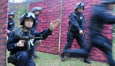 Βίντεο: Γυναικεία ομάδα SWAT από την Κίνα «διαλύει» ανδρική ομάδα SWAT από την Ινδία