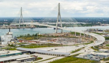 Ο Ν.Τραμπ απειλεί να μπλοκάρει τη γέφυρα προς τον Καναδά