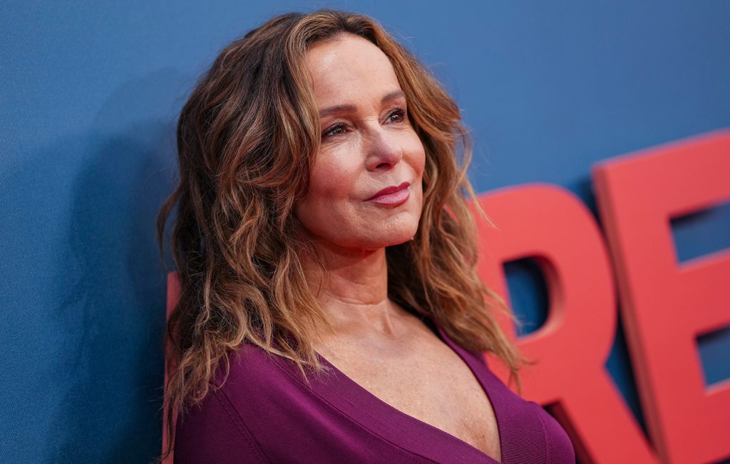 Πιο fit από ποτέ η «Baby» από το Dirty Dancing: Δείτε πώς είναι σήμερα η 65χρονη Τζένιφερ Γκρέι (φώτο)