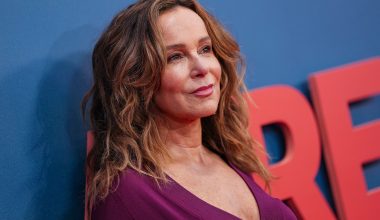 Πιο fit από ποτέ η «Baby» από το Dirty Dancing: Δείτε πώς είναι σήμερα η 65χρονη Τζένιφερ Γκρέι (φώτο)