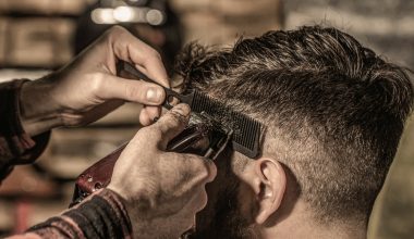 «Ήμουν νευριασμένος»: Tι υποστήριξε ο 25χρονος Αλβανός για την επίθεση με γκλοπ σε κουρέα στην Πύλο