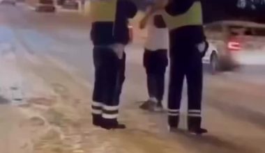 Βίντεο: Απειλεί με μαχαίρι αστυνομικούς στην Μόσχα και «εισπράττει» πυροβολισμούς και κλοτσιές!