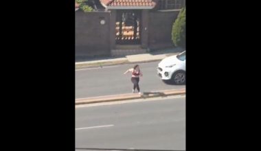 Μεξικό: Η στιγμή που όχημα παρασύρει και «εκτοξεύει» στον αέρα γυναίκα που βγήκε στον δρόμο (σκληρές εικόνες)