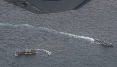 Βίντεο: Στόλος κινεζικών αλιευτικών σκαφών ψαρεύει έξω από την Αργεντινή και το Περού!