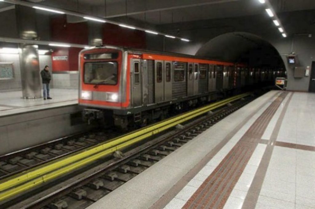 Μετρό «Αμπελόκηποι»: Άνδρας έχασε τις αισθήσεις του και έπεσε στις ράγες