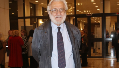 Γ.Σμαραγδής: «Είχε βγει ένταλμα σύλληψης για εμένα για την ταινία “Ο Θεός αγαπάει το χαβιάρι”»