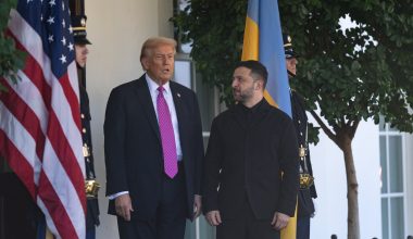 FT: «Πιέζει ο Ν.Τραμπ τον Β.Ζελένσκι για εκλογές και ειρηνευτική συμφωνία μέχρι τον Μάιο»