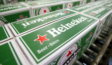 Η Heineken προχωρά σε 6.000 απολύσεις λόγω μείωσης της ζήτησης για αλκοόλ